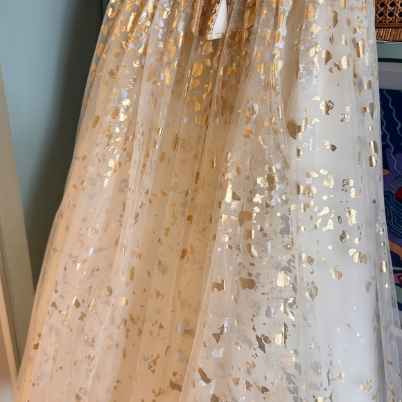 Carolina Herrera Wedding Dress - Picture 12 of 13